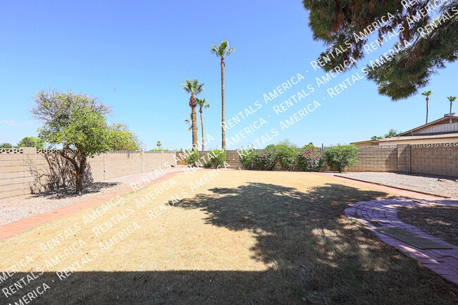 Building Photo - 1360 W Esplanade St