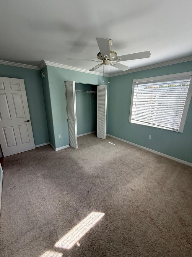 Building Photo - Stunning Sandpiper Bay 2 bed/2 bath end unit condo