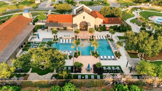 Building Photo - 143 Maravillas