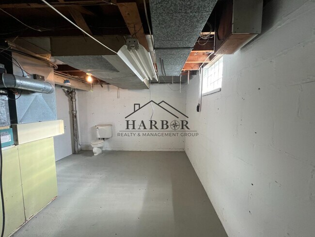 Building Photo - 405 1st St SW