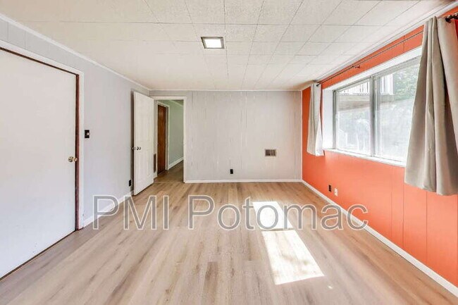 Building Photo - 5406 Parkvale Terrace