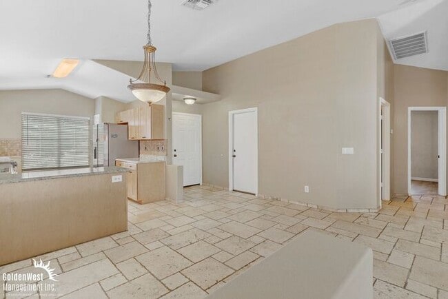 Building Photo - Charming 3 Bdm 2Ba Single-Story Home in Gl...