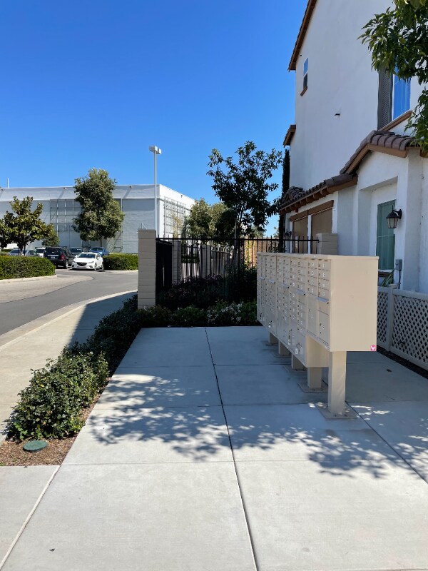 Building Photo - 335 N Fenimore Ave