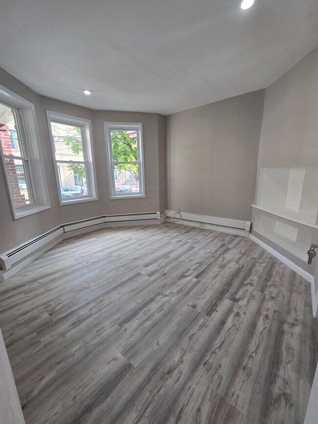 Building Photo - 6027 Monroe Pl