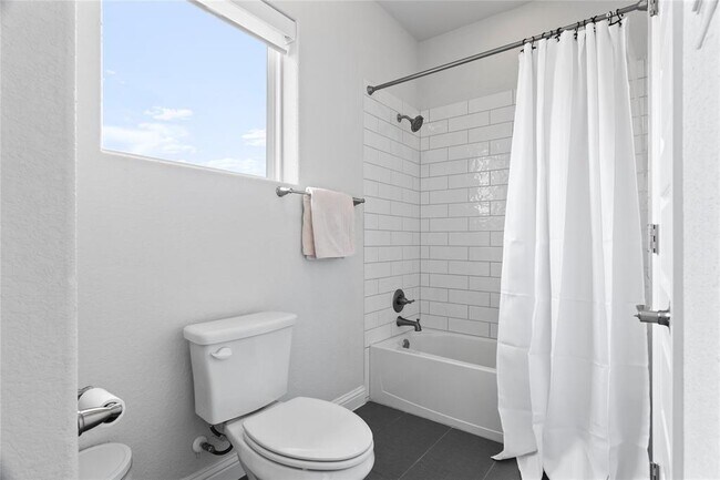 Building Photo - 211 Abbeyville Walk