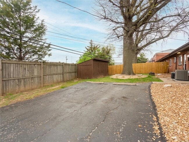 Building Photo - 3860 Brittany Cir