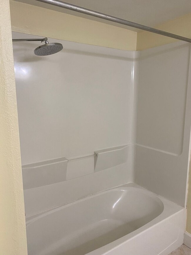 Building Photo - RESORT STYLE, GATED 1ST FLOOR CONDO LOCATE...