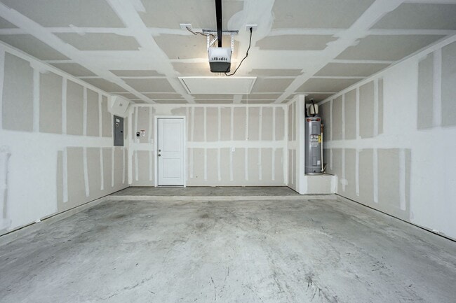 Building Photo - Bright & Cozy Home