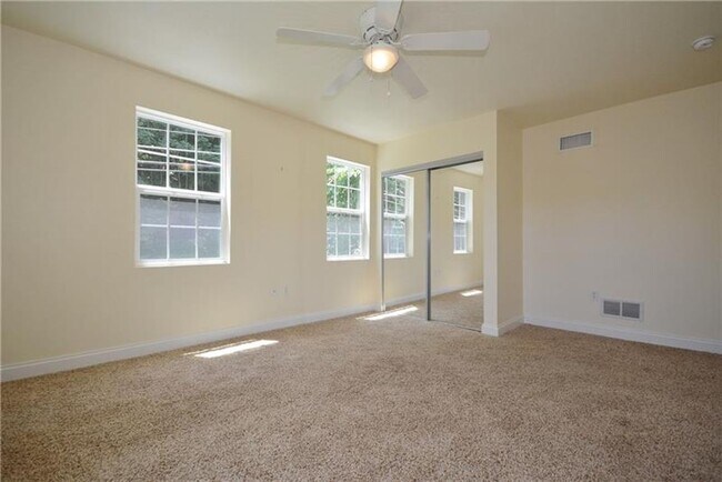 Building Photo - Adorable 2 Bed, 1 Bath Home in South Fayette - Covered Porches, Large Yard - Available as early a...