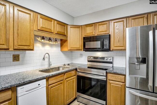 Building Photo - 1825 St Julian Pl