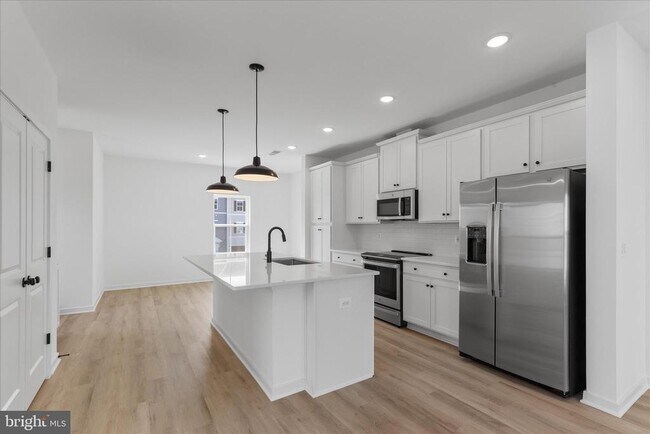 Building Photo - 36121 Wilderness Shores Way