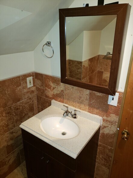 Building Photo - 417 5th Ave SE