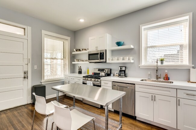 Building Photo - HEC Capital