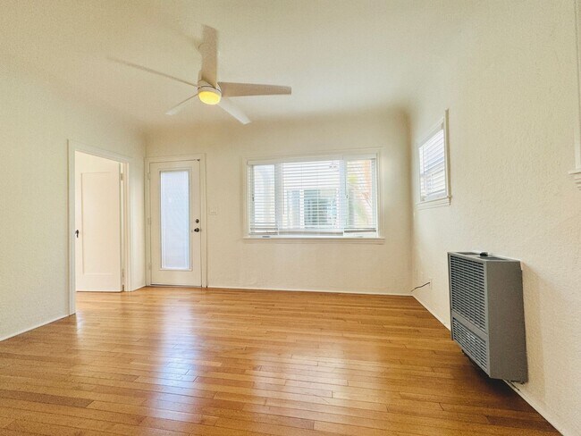 Building Photo - AVAILABLE NOW! NORTH PARK BUNGALOW! 1BD/1B...