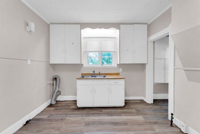 Building Photo - Charming Home with Updates and Covered Porch - A Must-See!