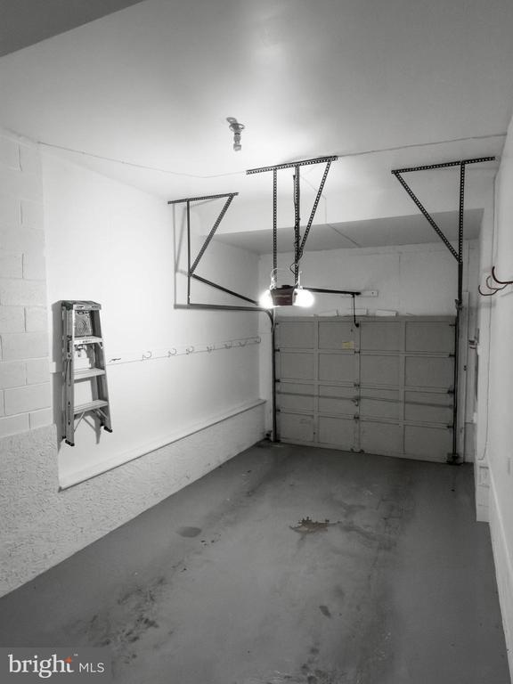 Building Photo - 42 Greythorne Woods Cir