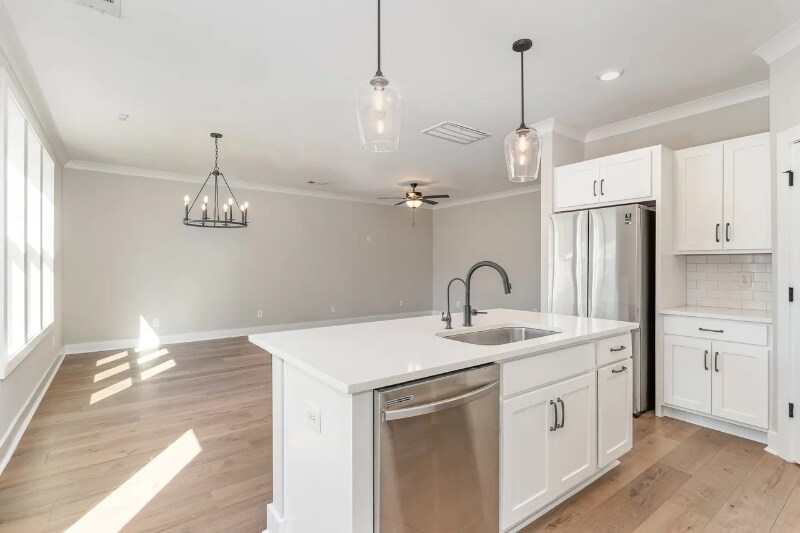 Building Photo - 577 Davis Vly Dr