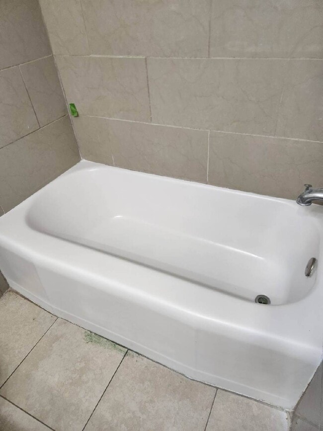 Building Photo - 5919 Oaklane Dr