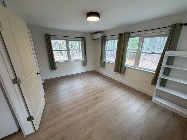 Building Photo - 27 Flint Pond Dr