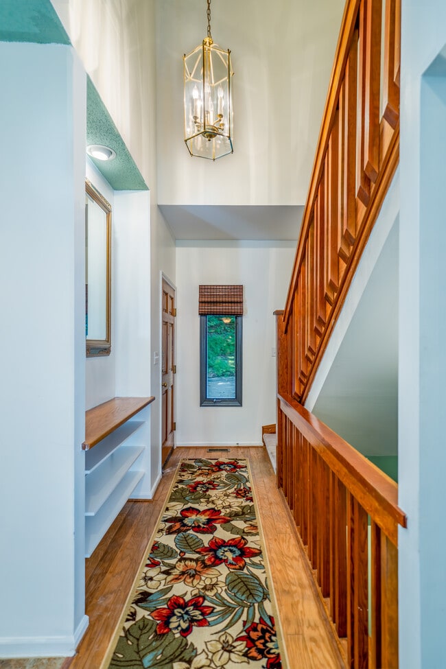 Building Photo - 305 Piney Mountain Dr