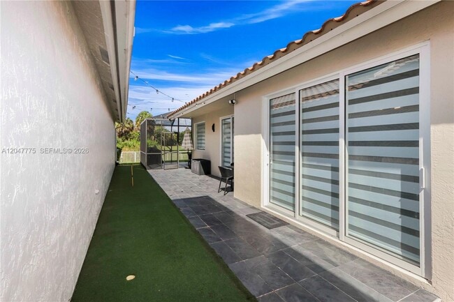 Building Photo - 1530 Lacosta Dr W
