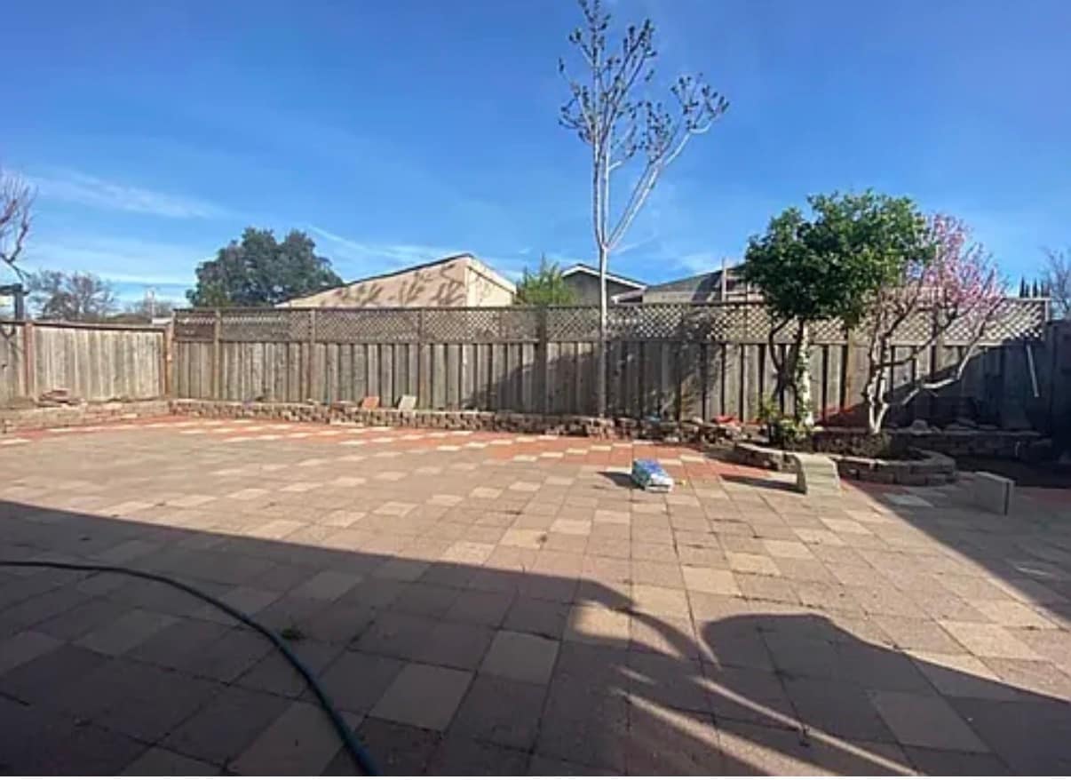 Building Photo - 4444 Millard Ave