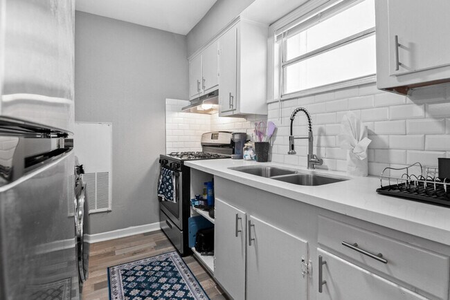 Building Photo - 2420 McDuffie St