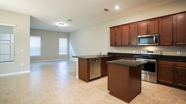Building Photo - 12663 Salomon Cove Dr