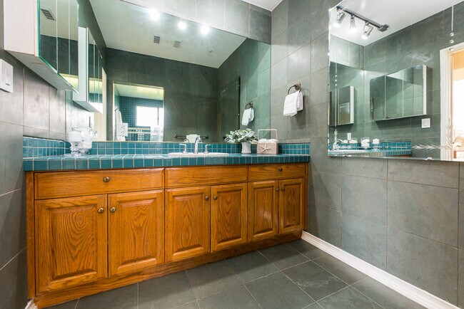 Building Photo - 20900 Bandera St