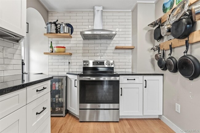 Building Photo - 598 N Lake Blvd