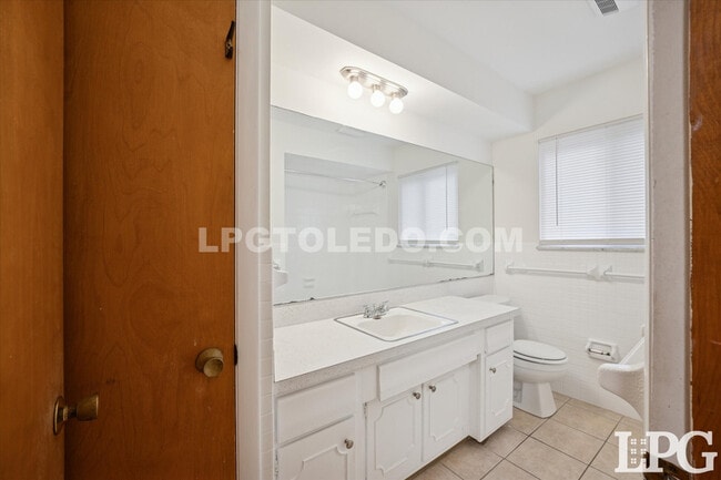 Building Photo - 3860 Sheffield Ct