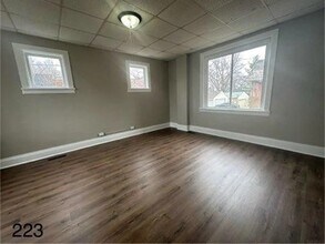 Building Photo - 227 Allen St