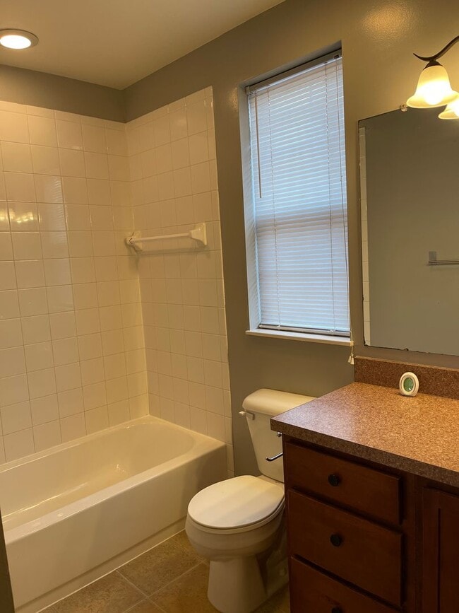 Building Photo - Introducing a stunning three-bedroom, two and a half bathroom home for rent in Columbus, OH!