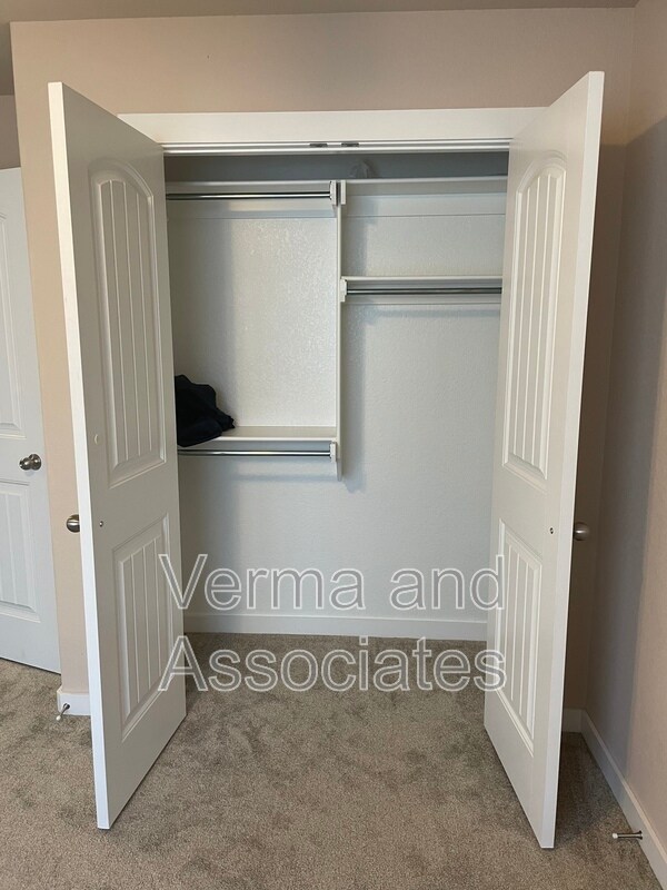 Building Photo - 463 Barbet Dr