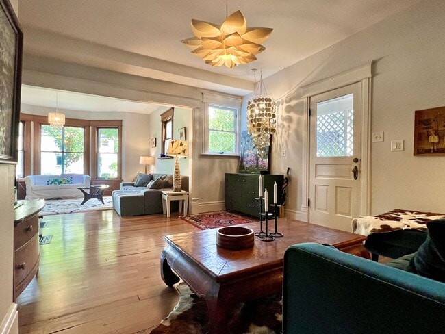 Building Photo - Victorian Gem in the Heart of Downtown – F...