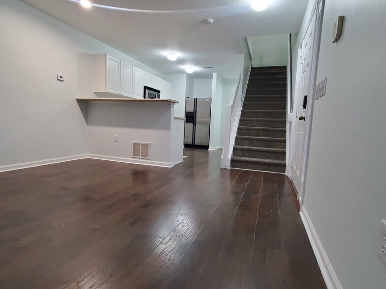 Building Photo - 6486 Crab Apple Dr