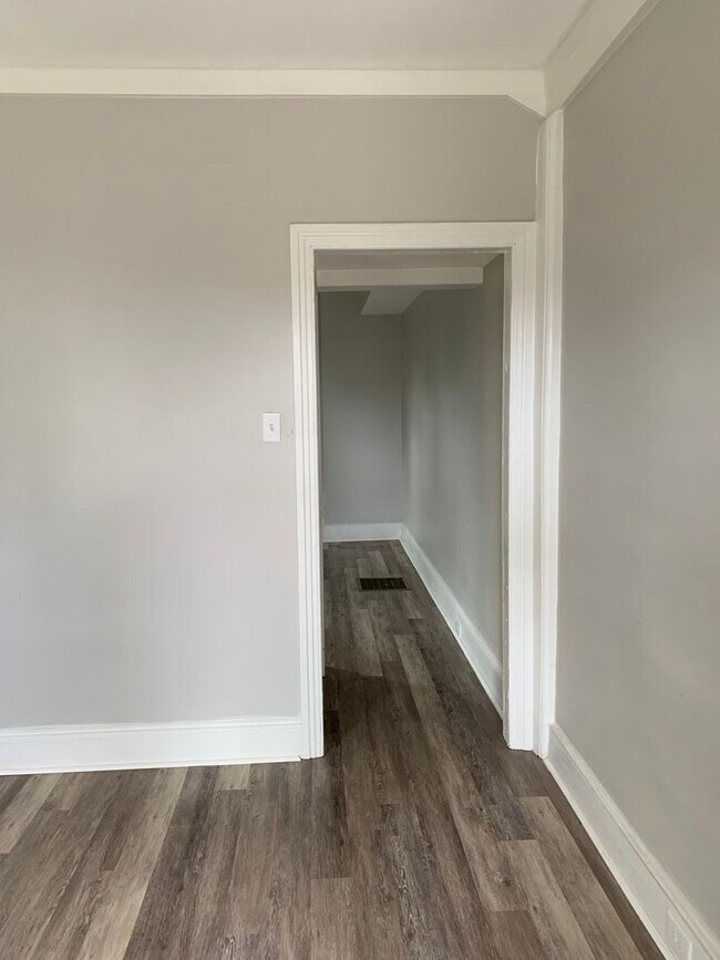 Building Photo - 3 BR 1.5 BA single family rental
