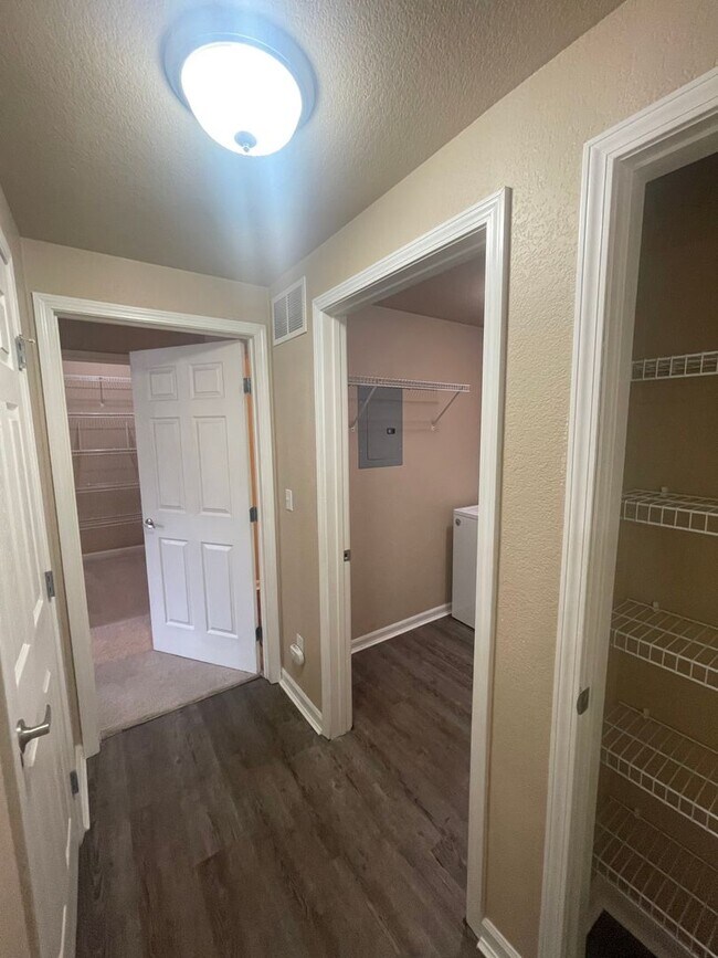 Building Photo - Discover Your Dream Lifestyle: Luxury Cond...