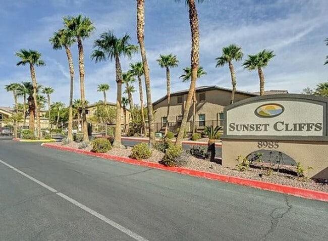 Building Photo - SOUTHWEST - SUNSET CLIFFS