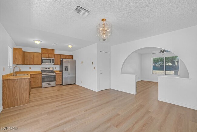 Building Photo - 540 Longtree Ave