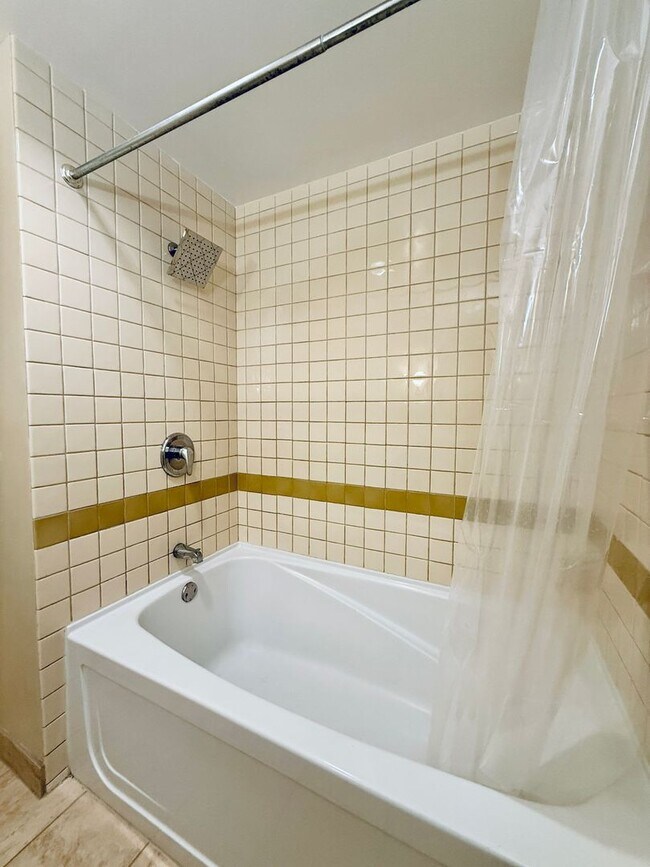 Building Photo - Live in the heart of Lake Las Vegas Village!