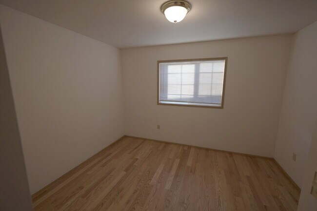 Building Photo - 1+ bed 2 bath home on a quiet cul-de-sac