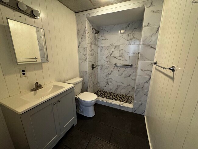 Building Photo - 3201 Southwest Dr