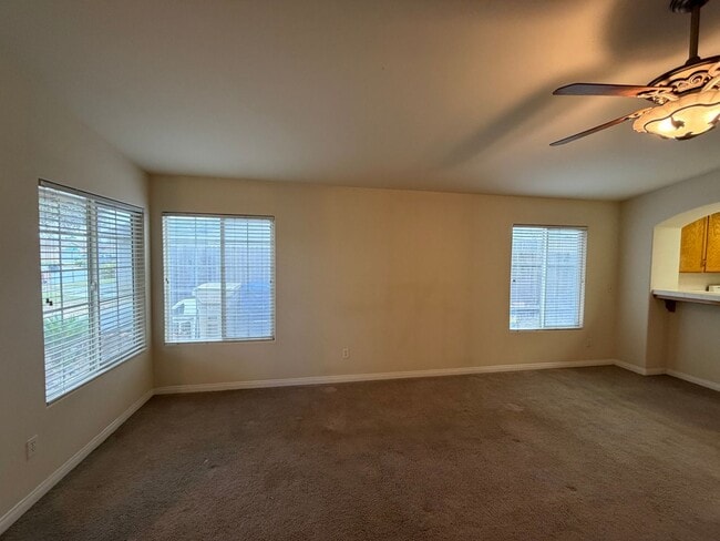Building Photo - Take a look at this Gorgeous NW Bakersfield Home