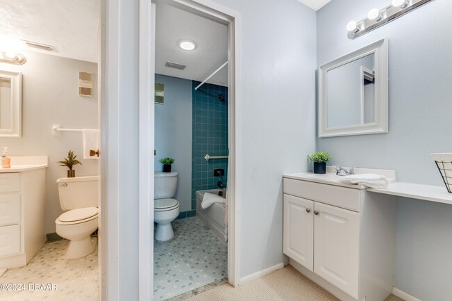 Building Photo - 925 N Halifax Ave