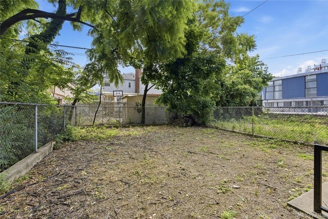 Building Photo - 59-17 Kissena Blvd