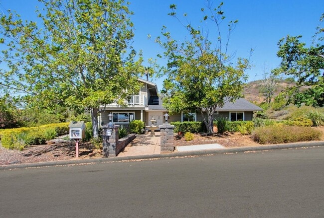Building Photo - Peaceful Country Living - 3 Bedroom on 1/2 Acre, Available Now!