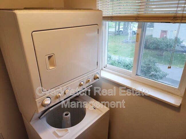 Building Photo - 705 Pearl Dr