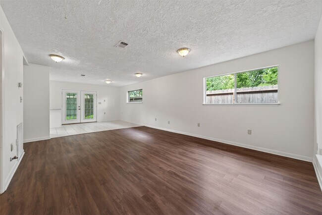 Building Photo - 418 Texas St