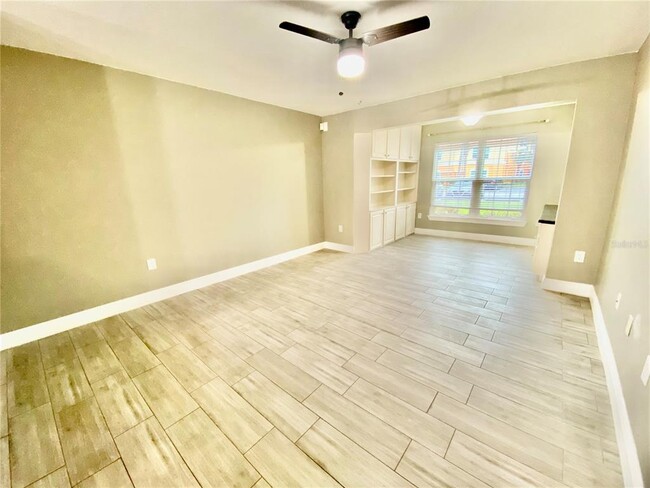 Building Photo - 5447 Vineland Rd